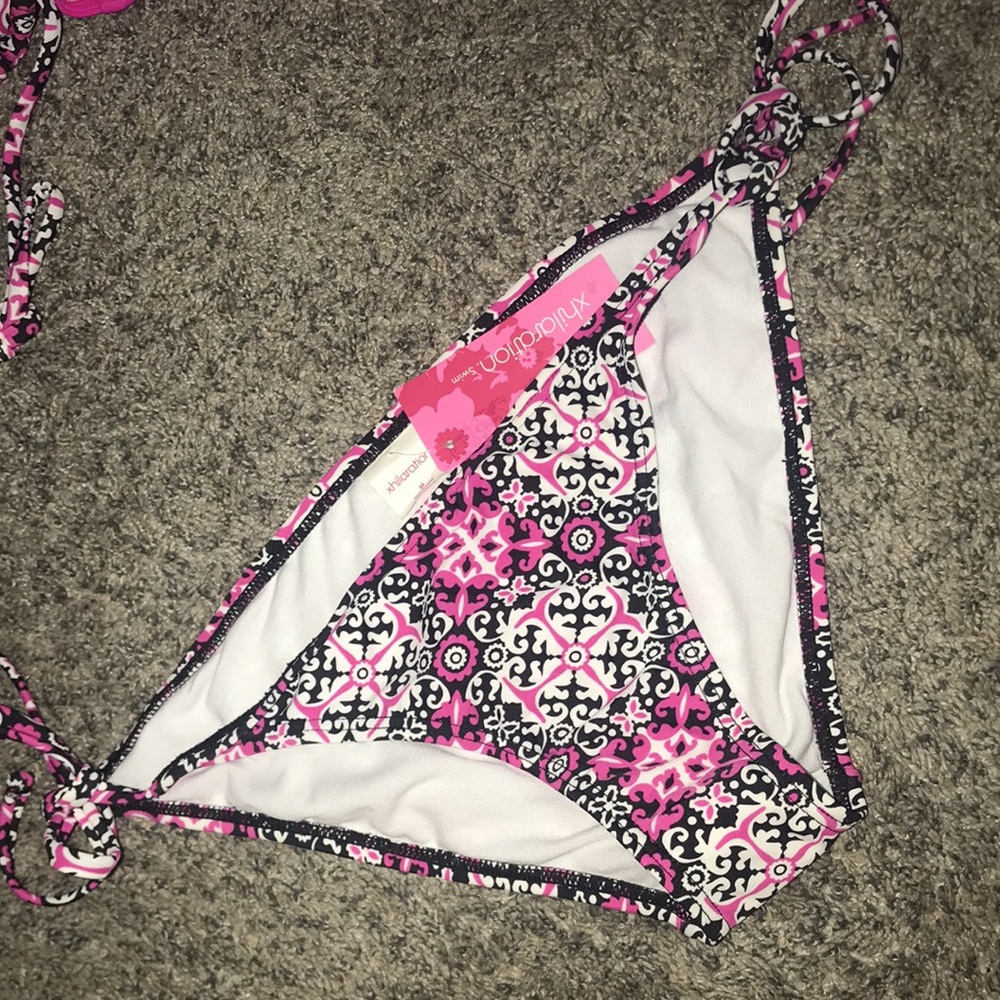 New String Bikini - Picture 3 of 6